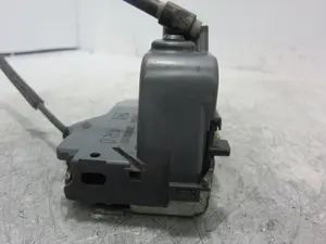 Foto de CERRADURA PUERTA TRASERA DERECHA RENAULT SCENIC III (JZ) 1.6 16V (110 CV / 81 KW) referencia 119332 foto 8