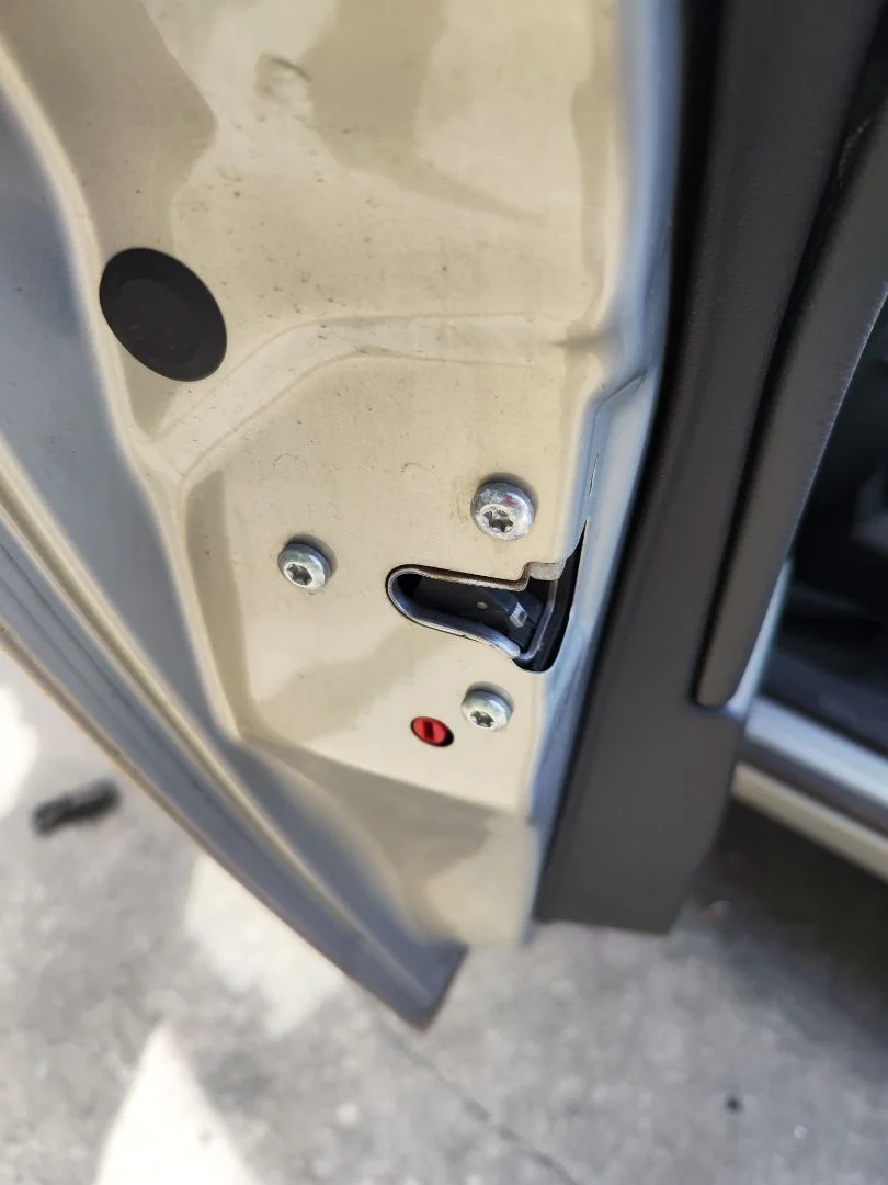 Foto de CERRADURA PUERTA TRASERA IZQUIERDA OPEL ASTRA H BERLINA 1.7 16V CDTI (110 CV / 81 KW) referencia 13210739