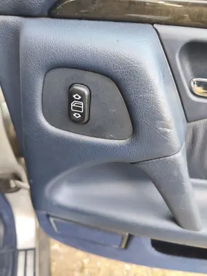 Foto de MANDO ELEVALUNAS TRASERO DERECHO MERCEDES-BENZ CLASE E (BM 210) BERLINA 3.0 Turbodiesel CAT (177 CV / 130 KW)
