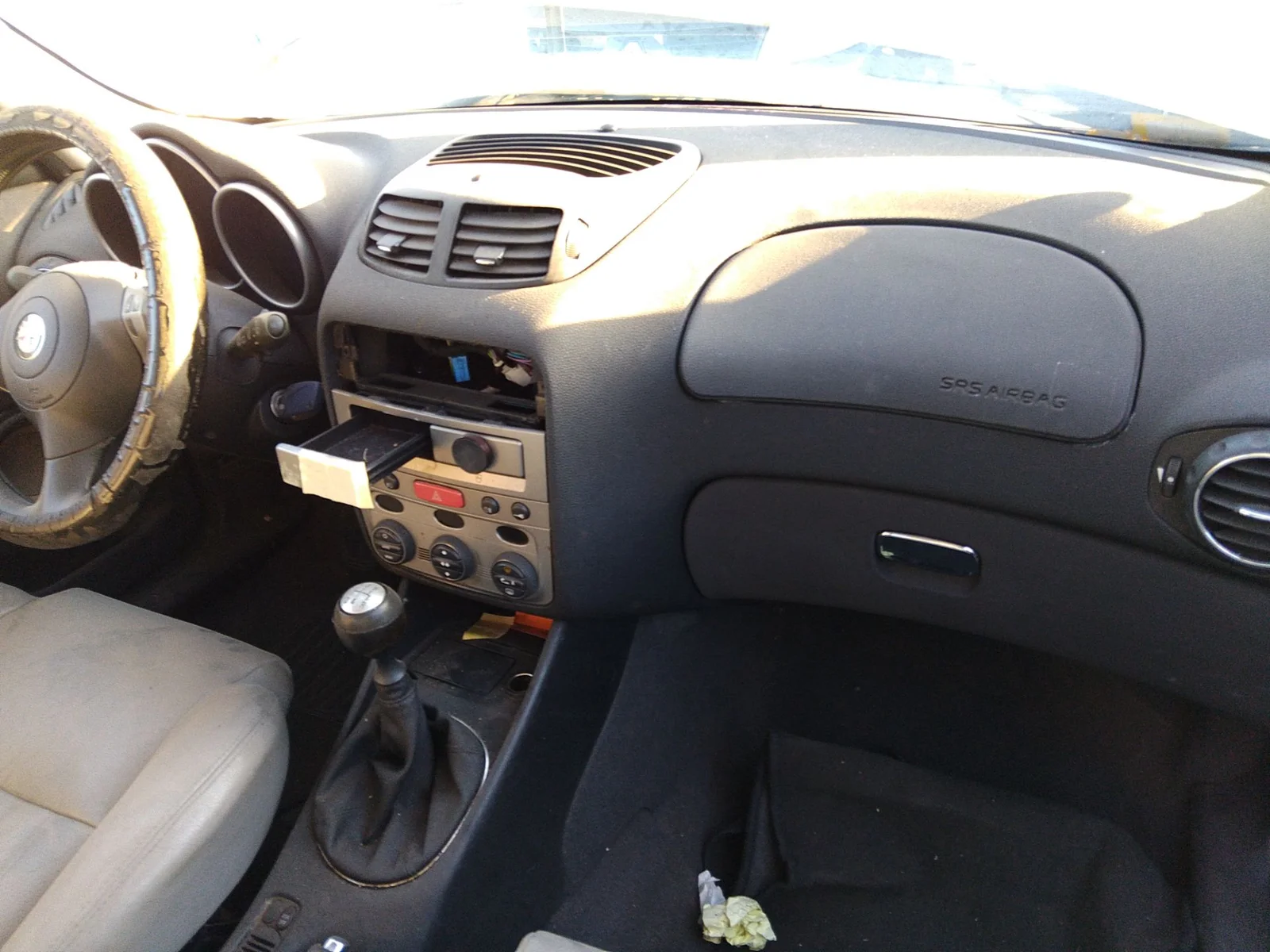 Foto de SALPICADERO ALFA ROMEO 147 (190) 1.9 JTD CAT (110 CV / 81 KW)