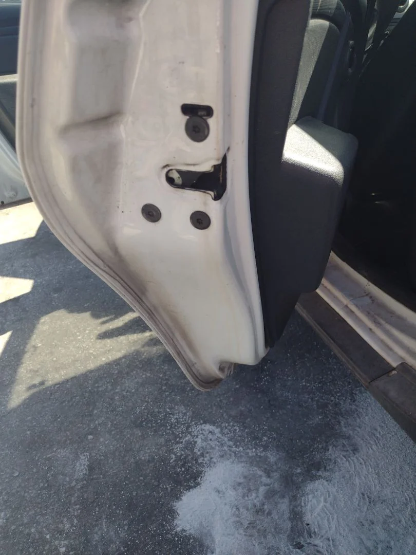 Foto de CERRADURA PUERTA TRASERA IZQUIERDA DACIA DUSTER I 1.5 dCi Diesel CAT (86 CV / 63 KW) referencia 825029556R
