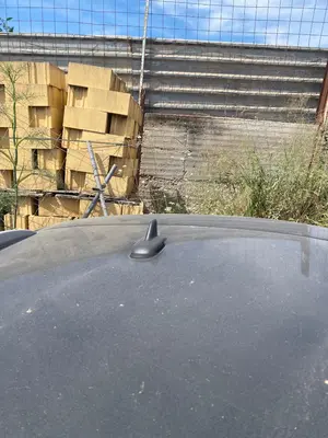 Foto de BASE DE ANTENA VOLKSWAGEN PASSAT VARIANT (3C5) 2.0 TDI DPF (170 CV / 125 KW)