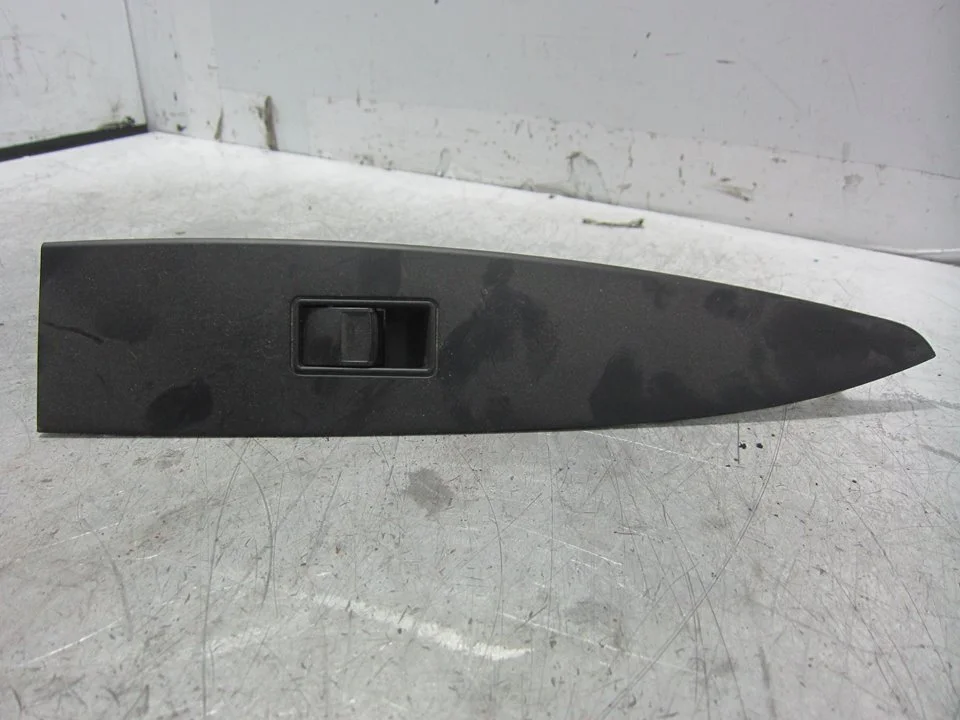Foto de MANDO ELEVALUNAS DELANTERO DERECHO TOYOTA AVENSIS CROSS SPORT (T27) 1.8 16V CAT (147 CV / 108 KW) referencia 7423105340