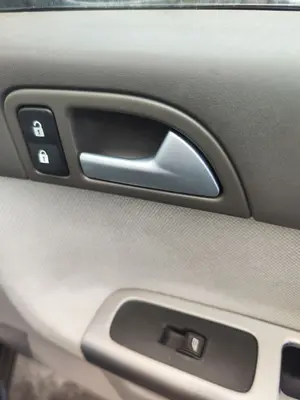 Foto de MANETA INTERIOR DELANTERA DERECHA VOLVO V50 FAMILIAR 2.0 Diesel CAT (136 CV / 100 KW) referencia 8679474
