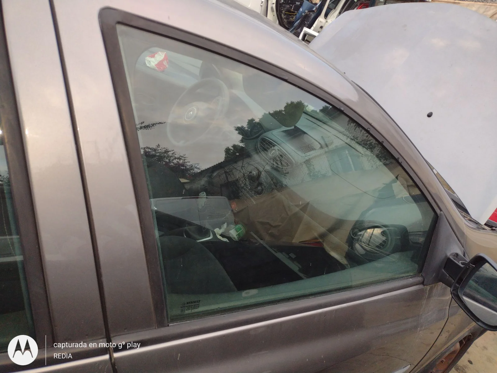 Foto de LUNA DELANTERA DERECHA RENAULT CLIO III 1.2 16V (75 CV / 55 KW)