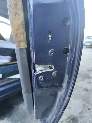 Foto de CERRADURA PUERTA TRASERA DERECHA SEAT ALHAMBRA (7V9) 1.9 TDI (116 CV / 85 KW)