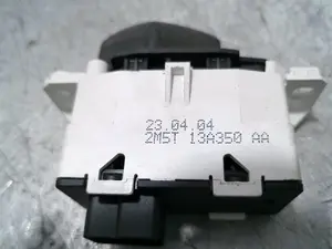Foto de WARNING FORD FOCUS BERLINA (CAK) 2.0 16V CAT (131 CV / 96 KW) referencia 2M5T13A350AA foto 2