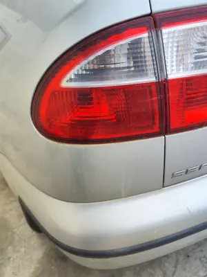 Foto de PILOTO TRASERO IZQUIERDO SEAT LEON (1M1) 1.6  (101 CV / 74 KW) referencia 1M6945111  FKZ