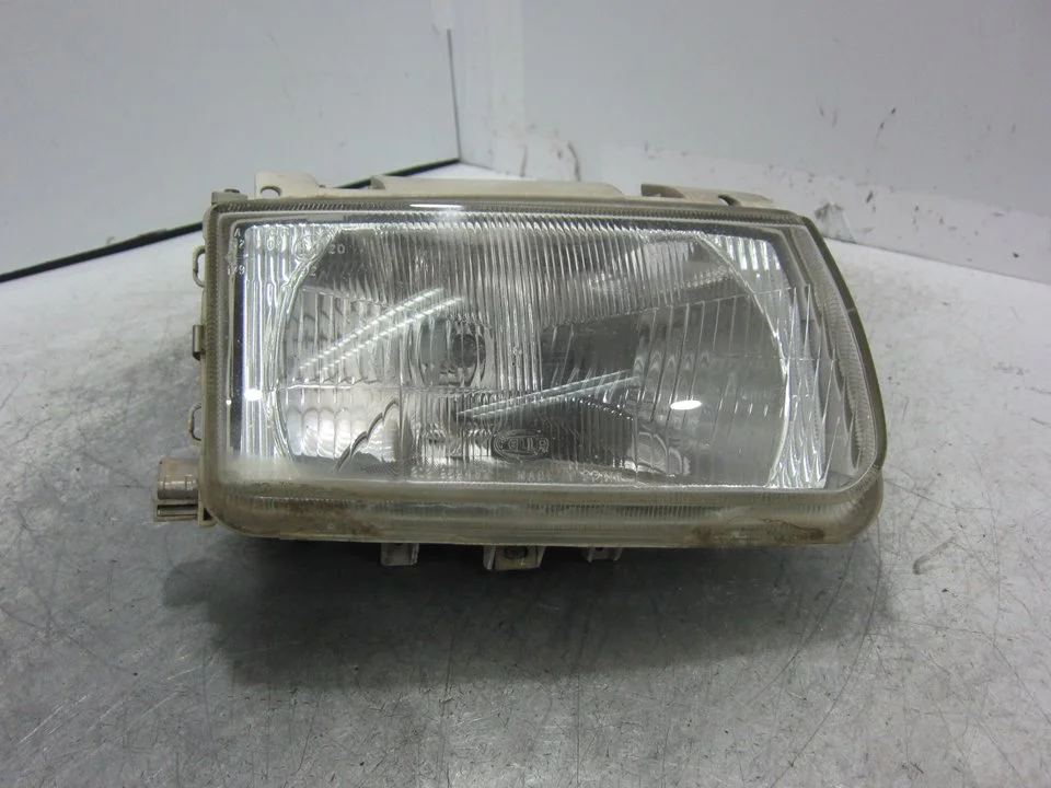 Foto de FARO DERECHO VOLKSWAGEN POLO III (6N1) 1.4 16V (101 CV / 74 KW) referencia 96249600