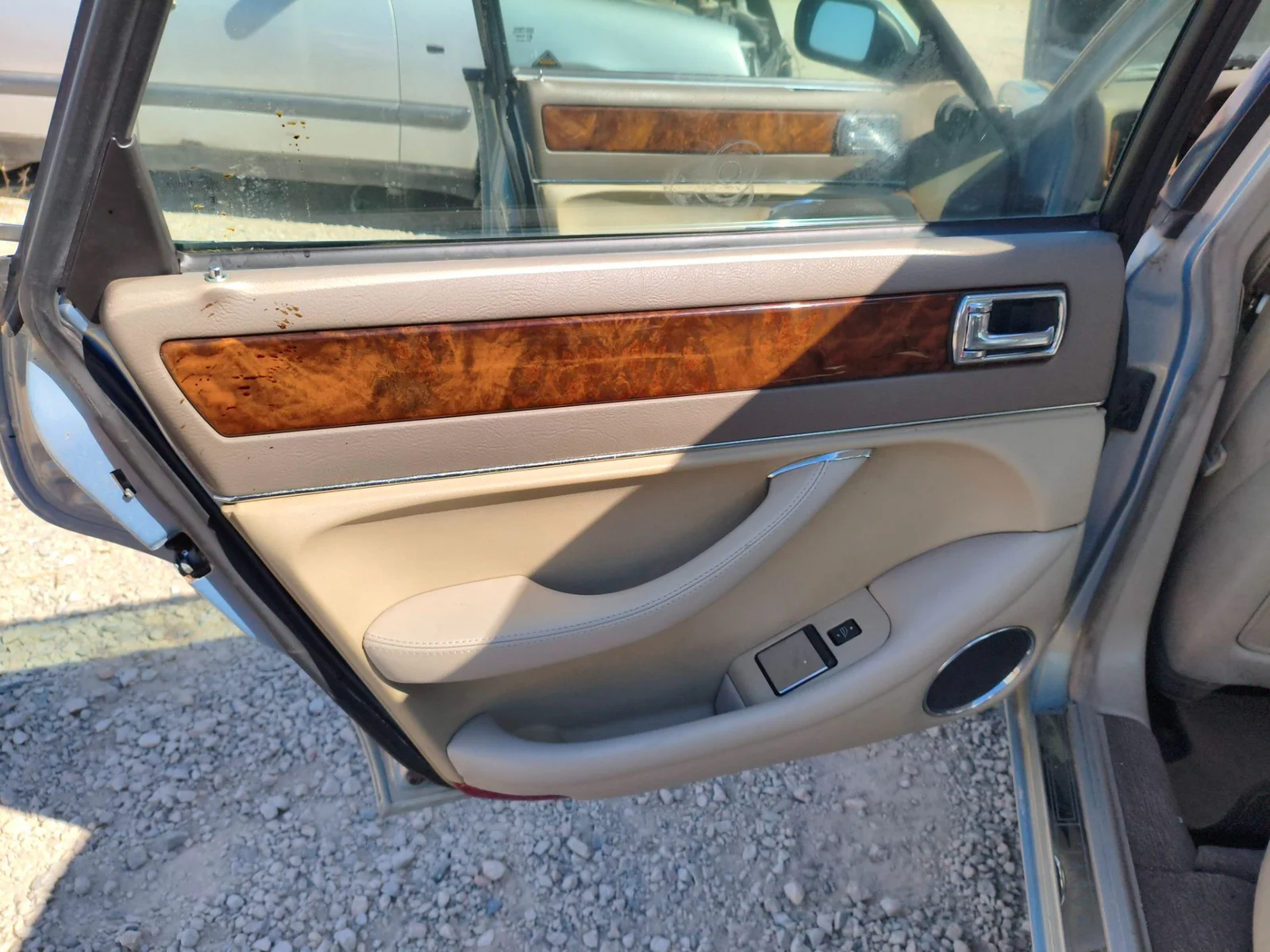 Foto de GUARNECIDO PUERTA TRASERA IZQUIERDA JAGUAR XJ 3.2 CAT (211 CV / 155 KW)