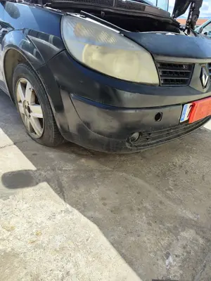 Foto de PARAGOLPES DELANTERO RENAULT SCENIC II (JM) 1.9 dCi Diesel (120 CV / 88 KW) foto 2