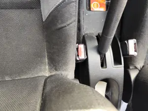 Foto de ENGANCHE CINTURON DELANTERO IZQUIERDO PEUGEOT 207 1.4 HDi (68 CV / 50 KW)