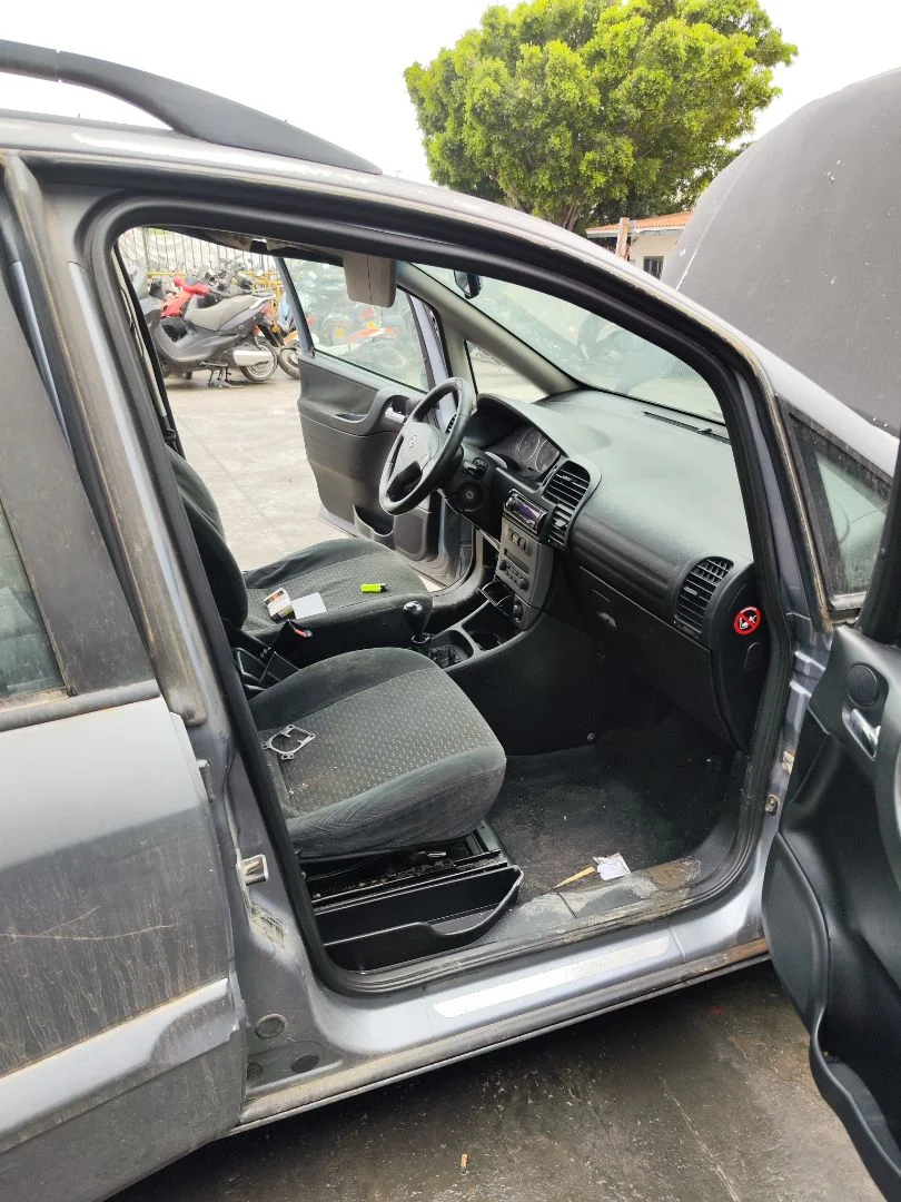 Foto de GOMAS CONTORNO PUERTA OPEL ZAFIRA A 2.0 DTI (101 CV / 74 KW)