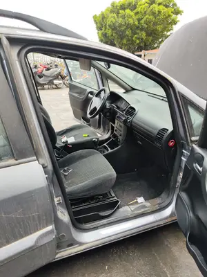 Foto de GOMAS CONTORNO PUERTA OPEL ZAFIRA A 2.0 DTI (101 CV / 74 KW)