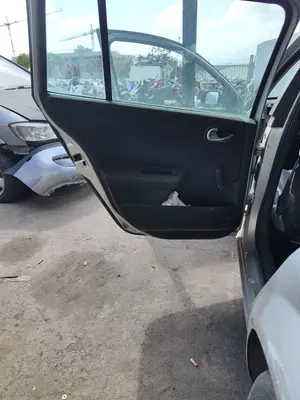 Foto de GUARNECIDO PUERTA TRASERA IZQUIERDA RENAULT MEGANE II GRANDTOUR 1.5 dCi Diesel CAT (86 CV / 63 KW)