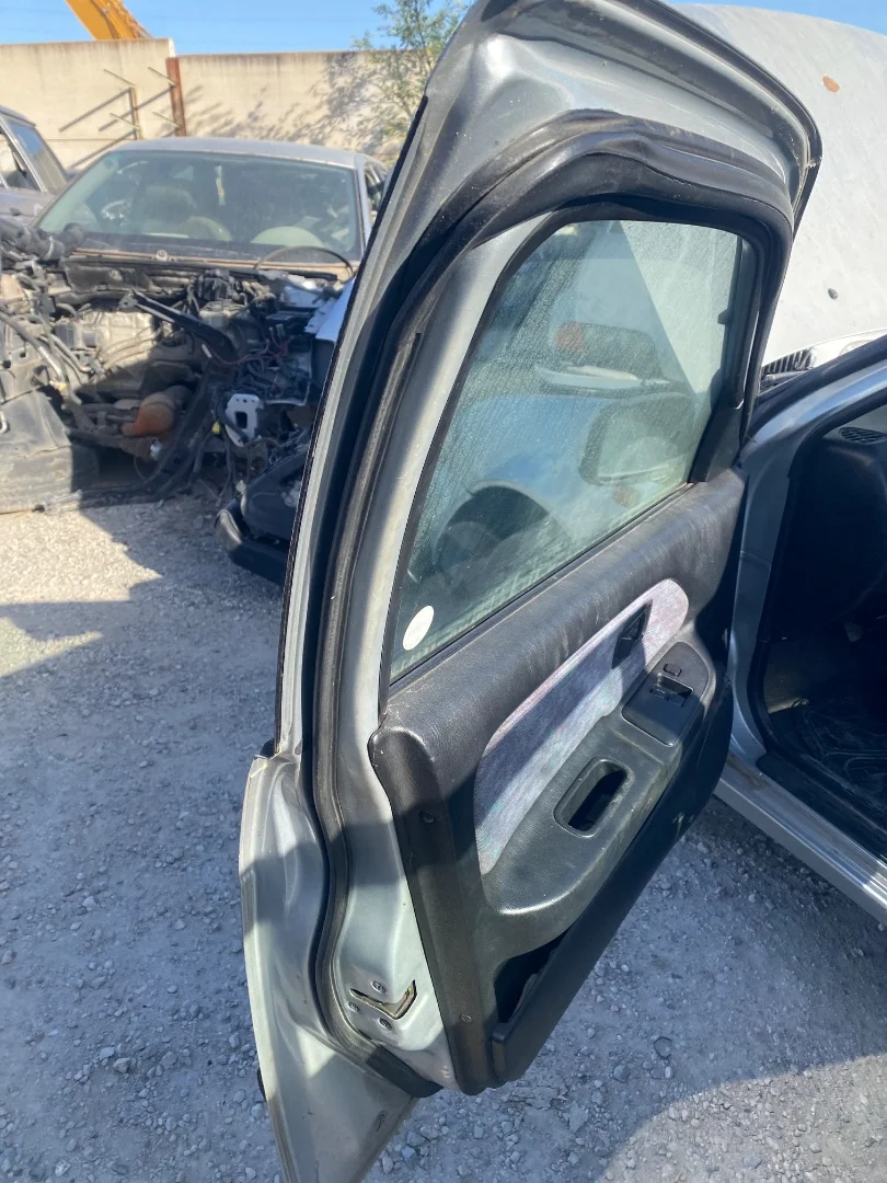 Foto de GOMAS CONTORNO PUERTA NISSAN ALMERA (N15) 2.0 Diesel (75 CV / 55 KW)