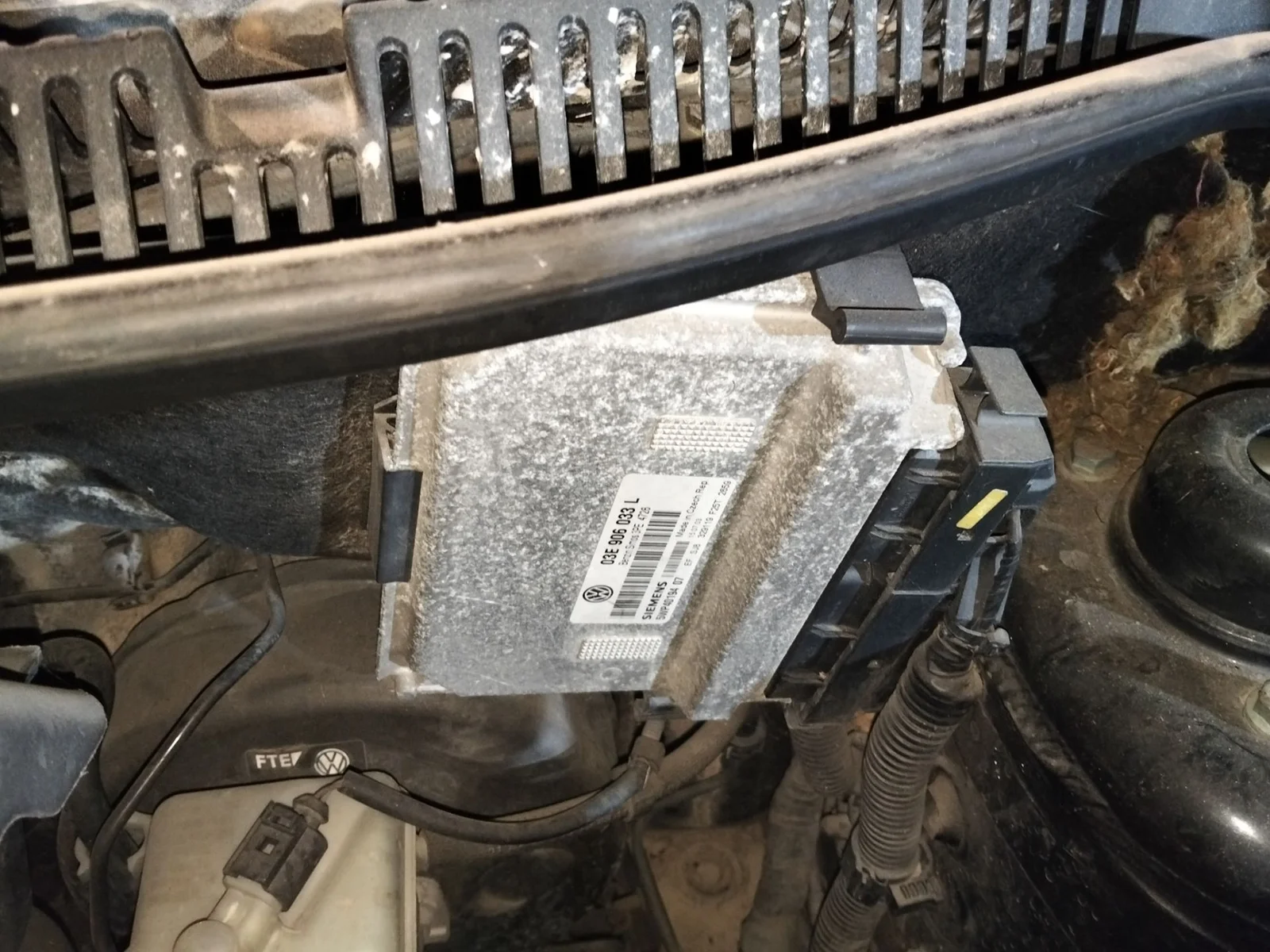 Foto de CENTRALITA MOTOR UCE VOLKSWAGEN POLO IV (9N1)