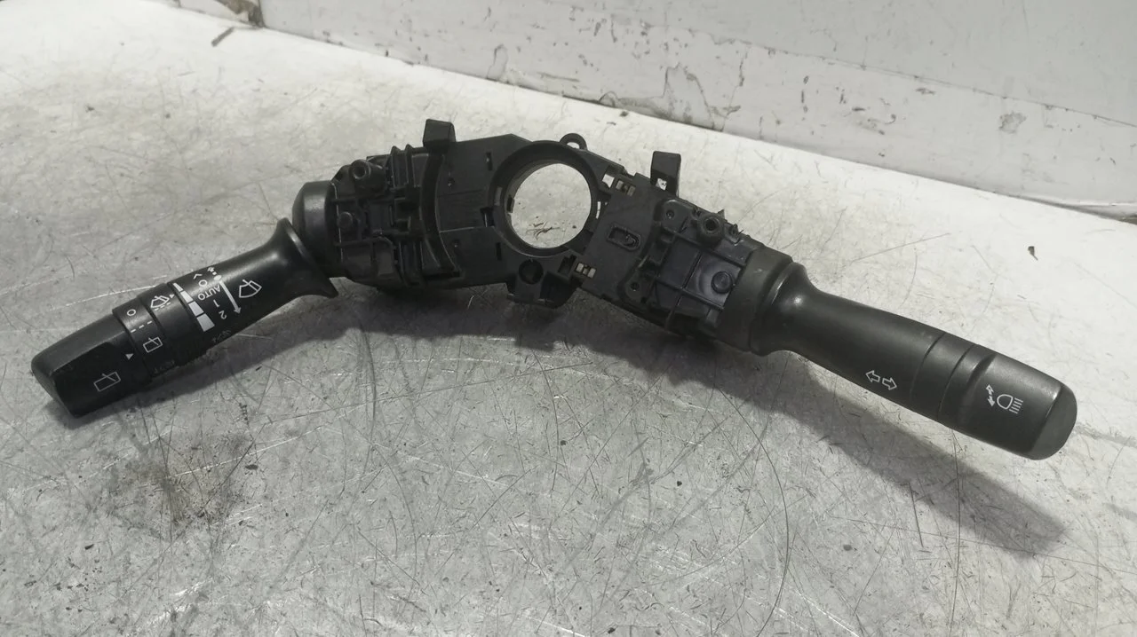 Foto de MANDO MULTIFUNCION HYUNDAI I40 CW (VF) 1.7 CRDi CAT (141 CV / 104 KW) referencia 3753MA2211
