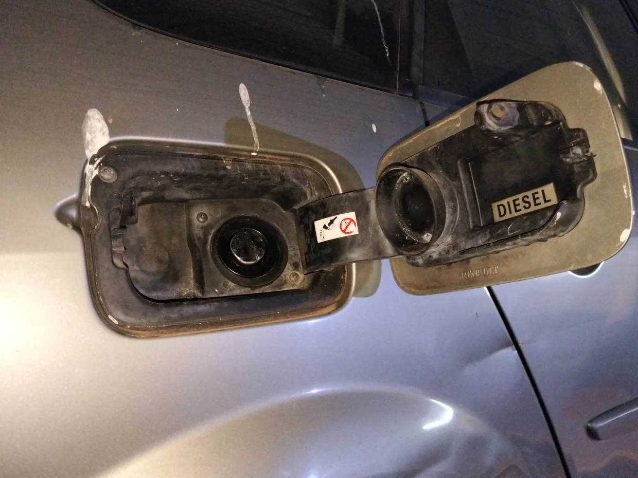 Foto de TAPA EXTERIOR COMBUSTIBLE RENAULT SCENIC II (JM)