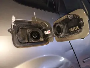 Foto de TAPA EXTERIOR COMBUSTIBLE RENAULT SCENIC II (JM)