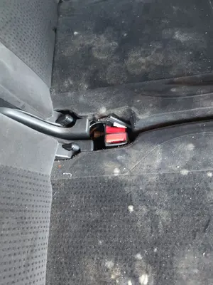 Foto de ENGANCHE CINTURON TRASERO CENTRAL CITROEN GRAND C4 PICASSO 1.6 16V HDi FAP (109 CV / 80 KW)