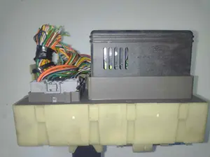Foto de CAJA RELES / FUSIBLES FORD FOCUS BERLINA (CAK) 2.0 16V CAT (131 CV / 96 KW) referencia 98AG14A073CE foto 2