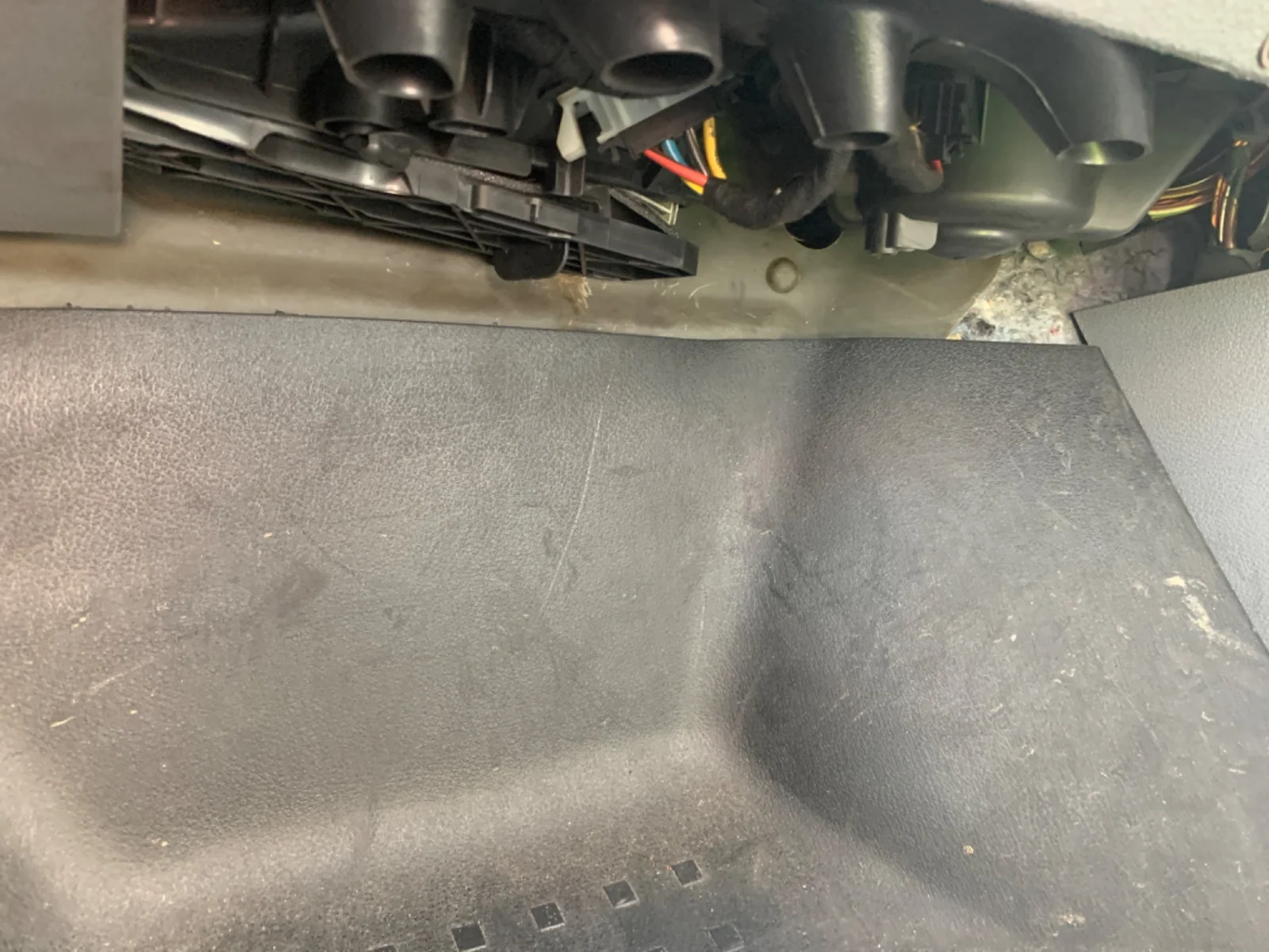 Foto de RESISTENCIA CALEFACCION VOLKSWAGEN CADDY (2K)(02.2004) 2.0 SDI (69 CV / 51 KW) referencia 1K0959263A