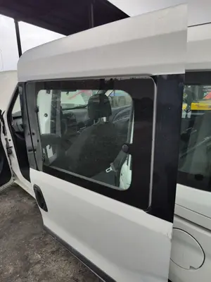 Foto de LUNA TRASERA IZQUIERDA FIAT II DOBLÒ (152) 1.6 JTDM 16V CAT (105 CV / 77 KW)