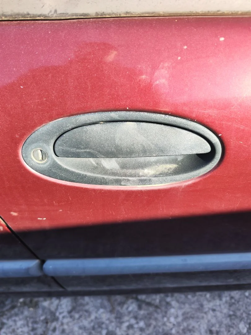Foto de MANETA EXTERIOR DELANTERA DERECHA RENAULT LAGUNA (B56) 2.0 (113 CV / 83 KW)