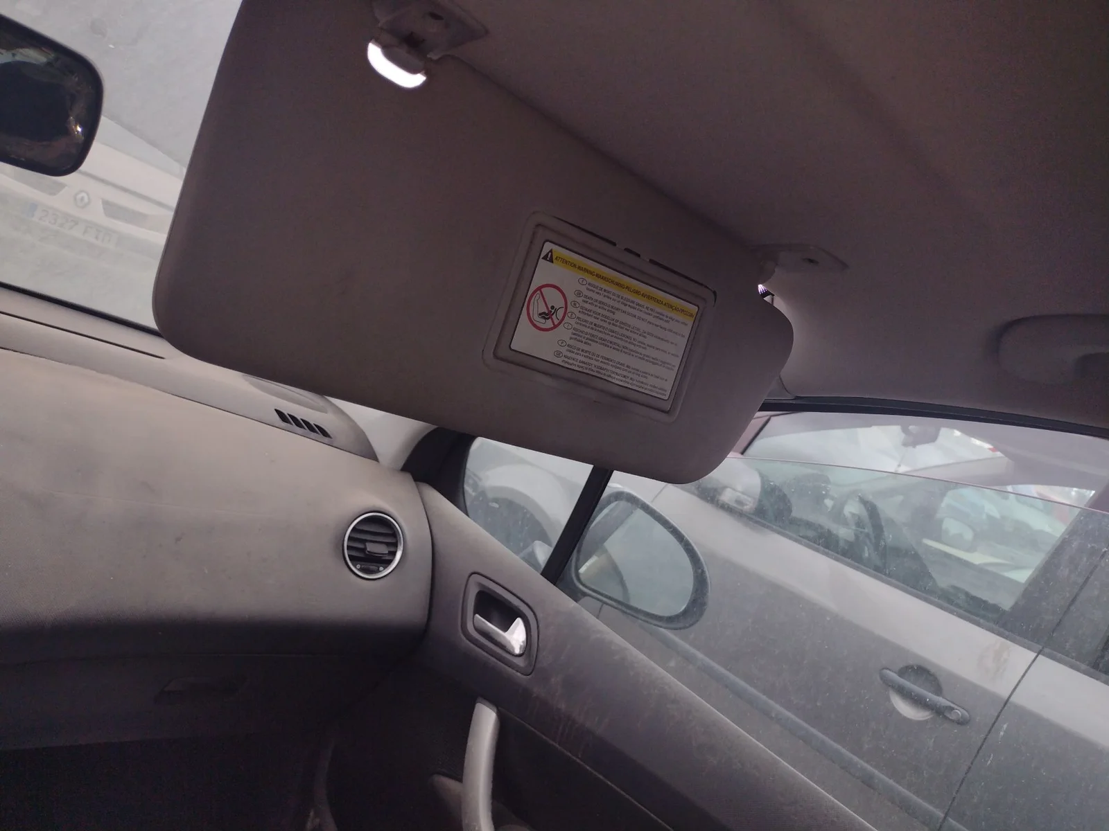 Foto de PARASOL DERECHO PEUGEOT 308 1.6 16V HDi (90 CV / 66 KW)