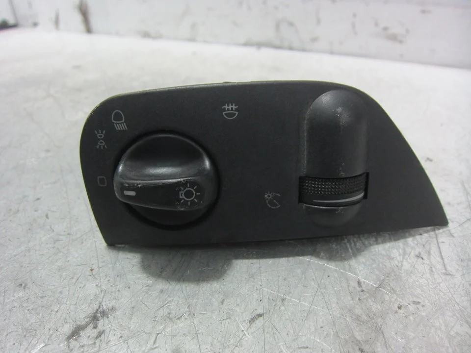 Foto de MANDO LUCES SEAT IBIZA (6K1) 1.4 16V (101 CV / 74 KW) referencia 6K1941531
