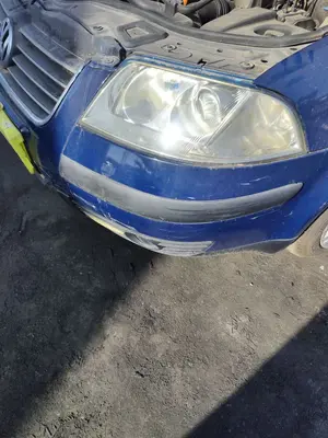 Foto de FARO IZQUIERDO VOLKSWAGEN PASSAT BERLINA (3B3) 1.9 TDI (131 CV / 96 KW) referencia 3B0941015AN foto 3