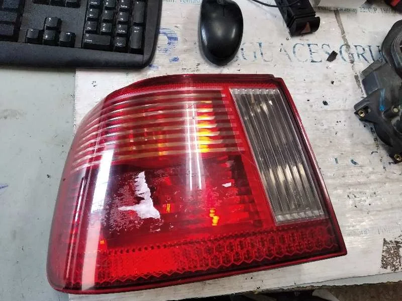 Foto de PILOTO TRASERO IZQUIERDO SEAT IBIZA (6K1) 1.9 TDI (90 CV / 66 KW) referencia 6K6945111G