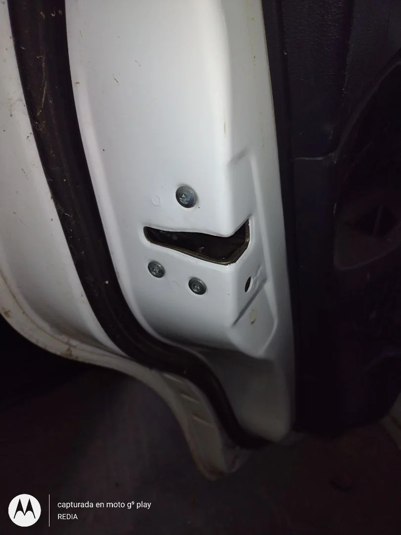 Foto de CERRADURA PUERTA TRASERA IZQUIERDA KIA RIO (UB) 1.2 CAT (86 CV / 63 KW)