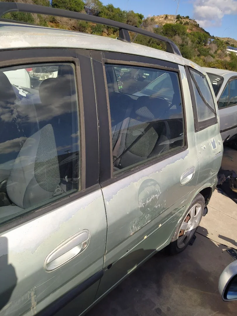 Foto de PUERTA TRASERA IZQUIERDA HYUNDAI MATRIX (FC) 1.5 CRDi CAT (102 CV / 75 KW) referencia 77003-17020