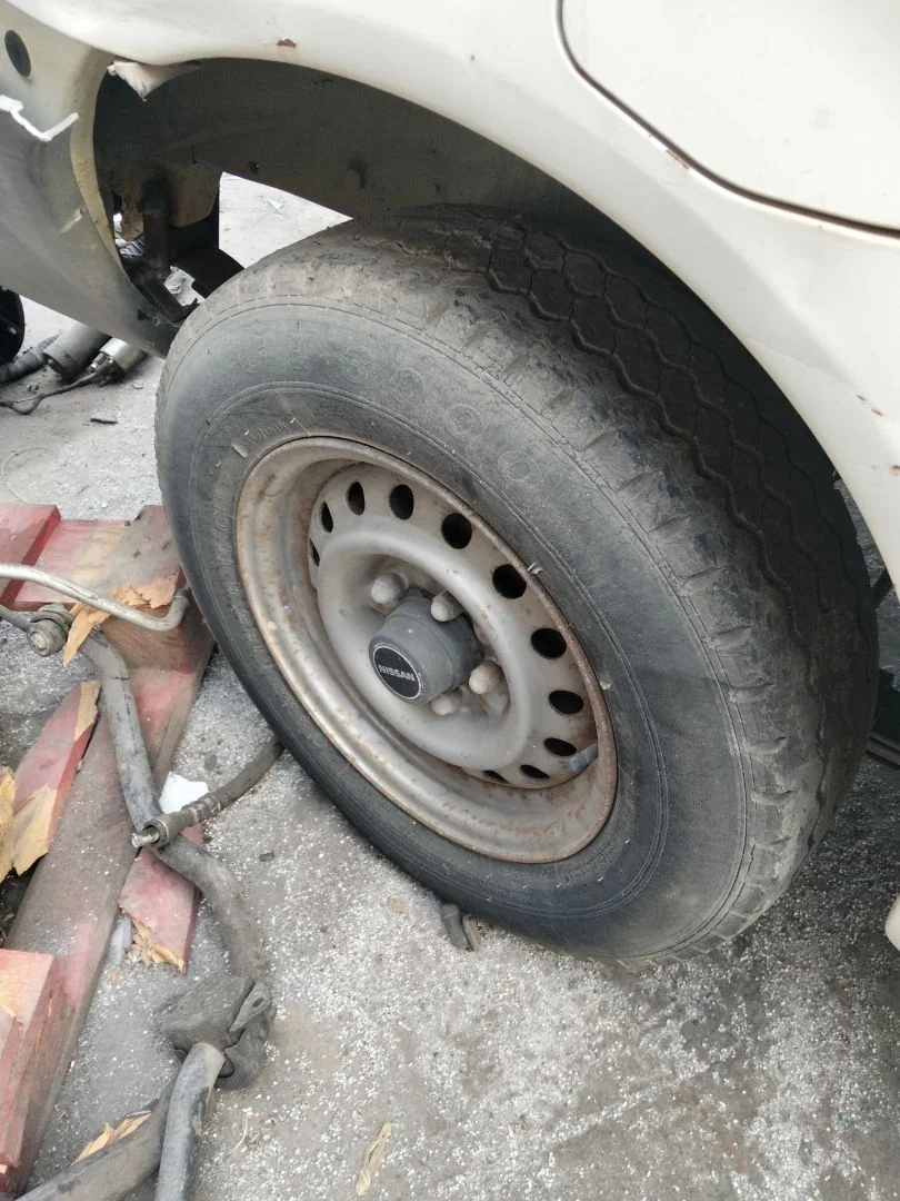 Foto de LLANTA NISSAN VANETTE CARGO 2.3 Diesel (75 CV / 55 KW)