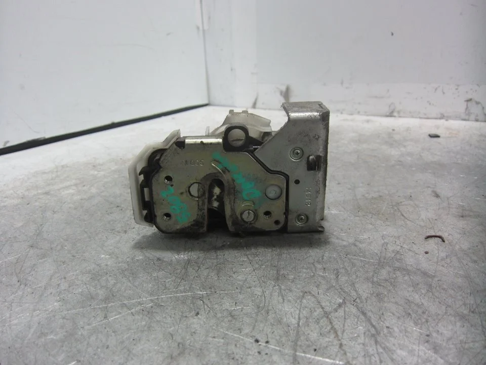 Foto de CERRADURA PUERTA DELANTERA DERECHA FIAT II DOBLÒ (263) CARGO 1.3 16V JTD CAT (90 CV / 66 KW) referencia 0051975079