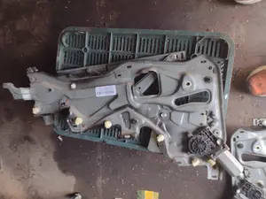 Foto de ELEVALUNAS TRASERO IZQUIERDO RENAULT LAGUNA (B56) 1.9 dCi Diesel CAT (107 CV / 79 KW) referencia 7701367649