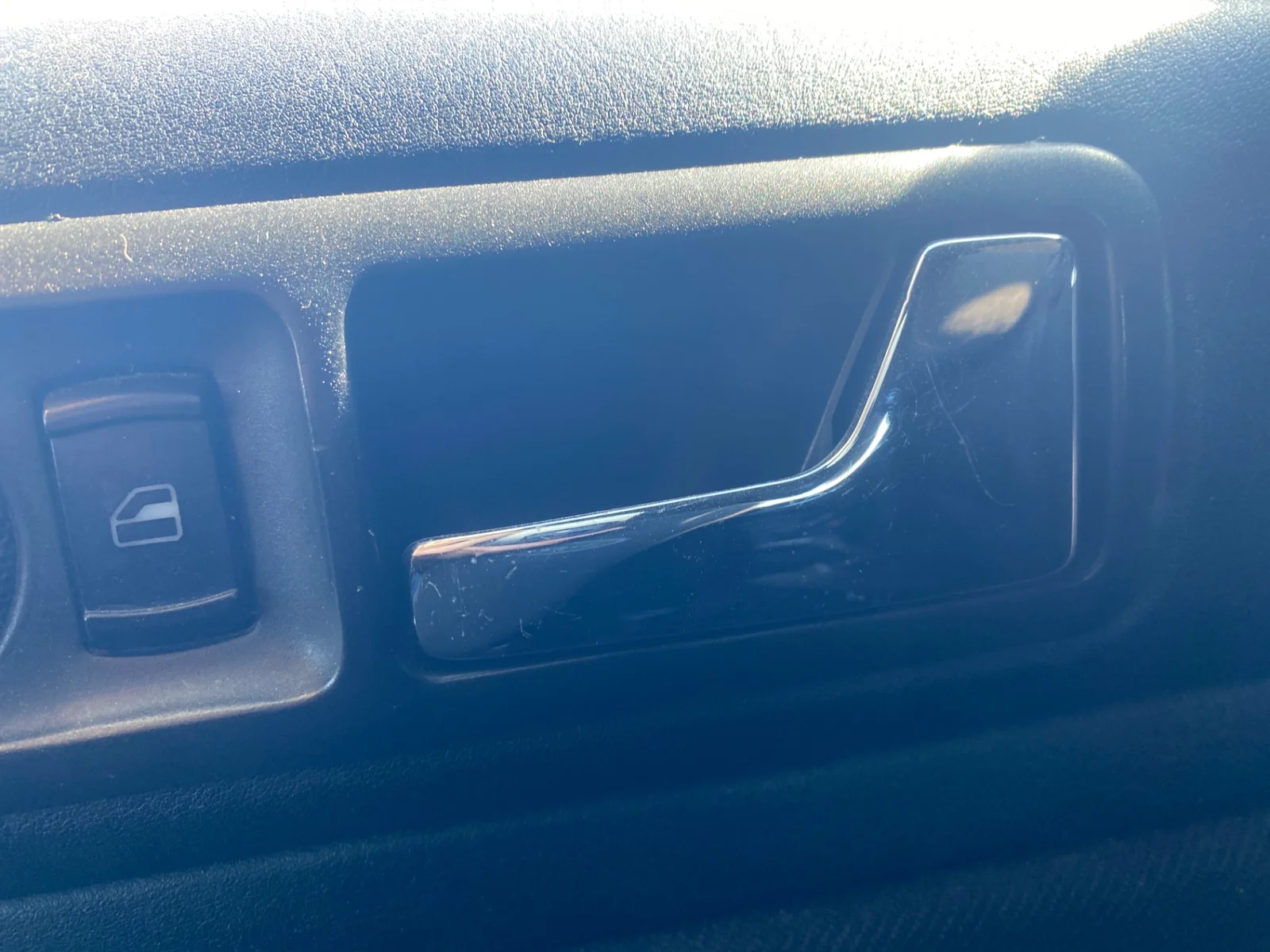 Foto de MANETA INTERIOR TRASERA DERECHA VOLKSWAGEN GOLF IV BERLINA (1J1)(10.1997) 1.9 TDI (110 CV / 81 KW)