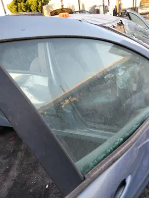 Foto de LUNA DELANTERA DERECHA RENAULT LAGUNA II (BG0) 1.9 dCi Diesel CAT (101 CV / 74 KW) referencia 8200000385