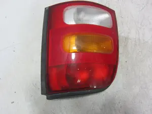 Foto de PILOTO TRASERO DERECHO NISSAN MICRA (K11) 1.0 16V CAT (54 CV / 40 KW) referencia 265506F600 foto 9