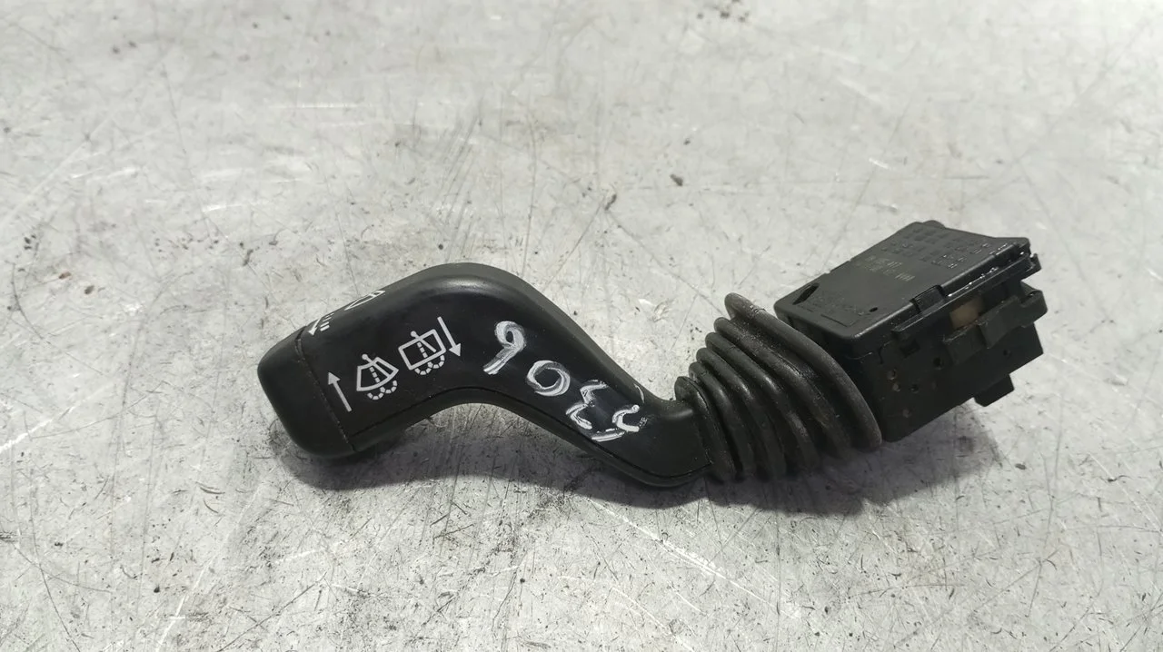 Foto de MANDO LIMPIA OPEL CORSA C 1.2 16V CAT (Z 12 XE / LW4) (75 CV / 55 KW) referencia 09185417