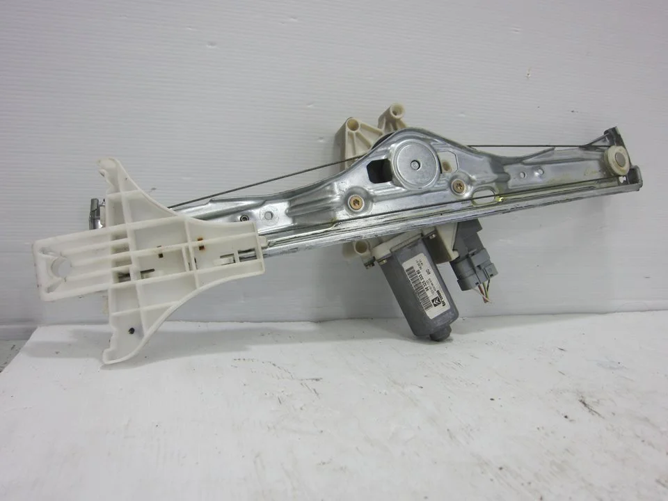 Foto de ELEVALUNAS TRASERO DERECHO CITROEN C5 BERLINA 3.0 V6 (207 CV / 152 KW) referencia 9632533380
