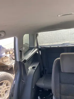 Foto de CINTURON SEGURIDAD TRASERO DERECHO VOLKSWAGEN TOURAN (1T3) 1.6 TDI DPF (105 CV / 77 KW)