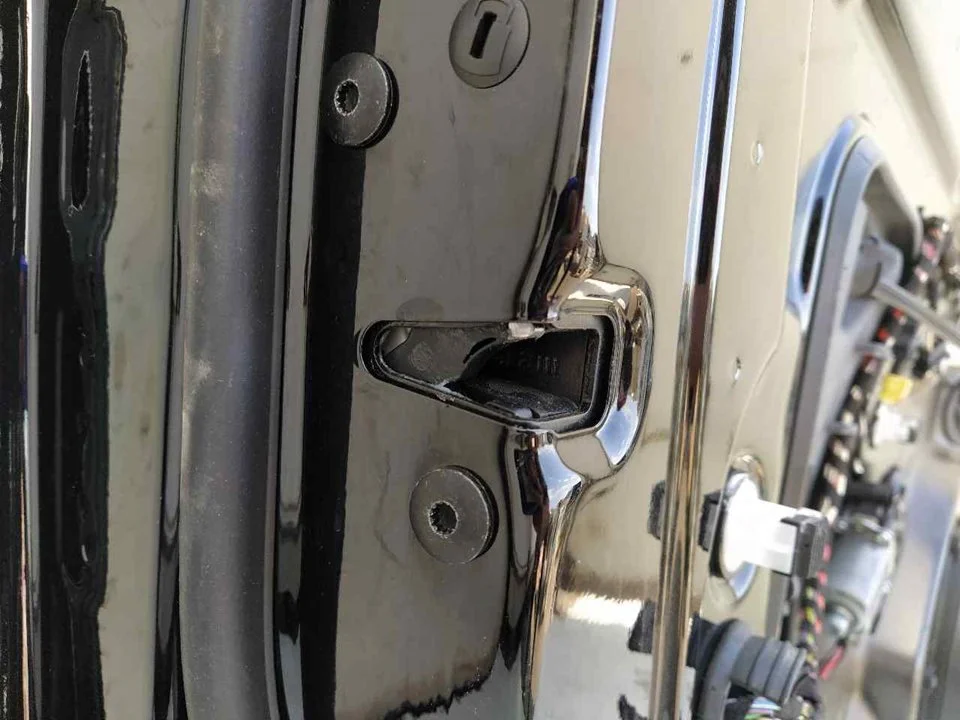Foto de CERRADURA PUERTA DELANTERA IZQUIERDA PORSCHE MACAN (95BA)