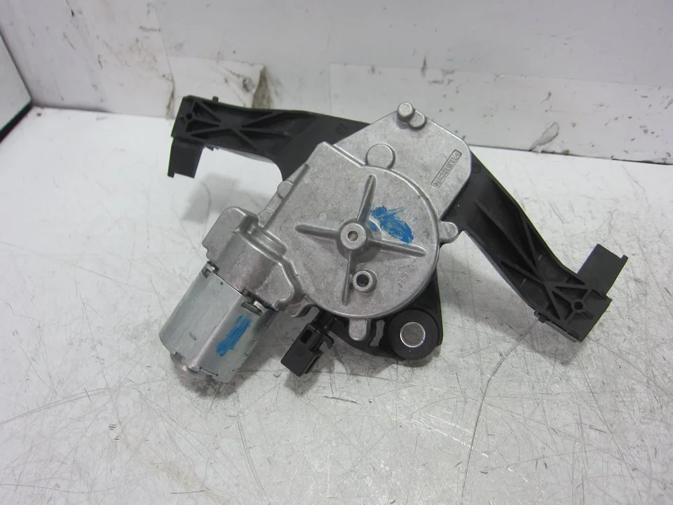 Foto de MOTOR LIMPIA TRASERO OPEL CORSA E 1.4 (90 CV / 66 KW) referencia 0390205106