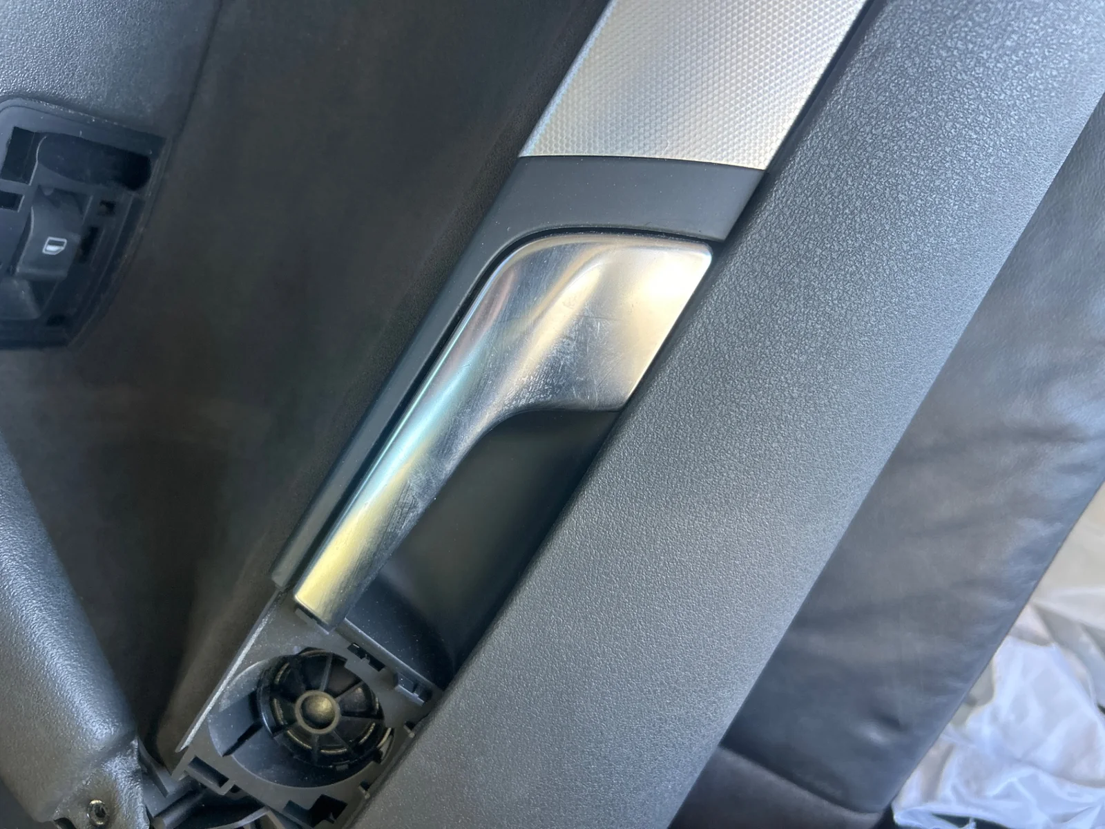Foto de MANETA INTERIOR TRASERA IZQUIERDA AUDI A3 SPORTBACK (8PA) 2.0 16V TFSI (200 CV / 147 KW) referencia 8P4839019E FKZ