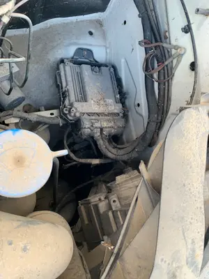 Foto de PUERTA DELANTERA IZQUIERDA VOLKSWAGEN CRAFTER FURGÓN (2E) 2.5 TDI DPF (109 CV / 80 KW) referencia 2E0831051