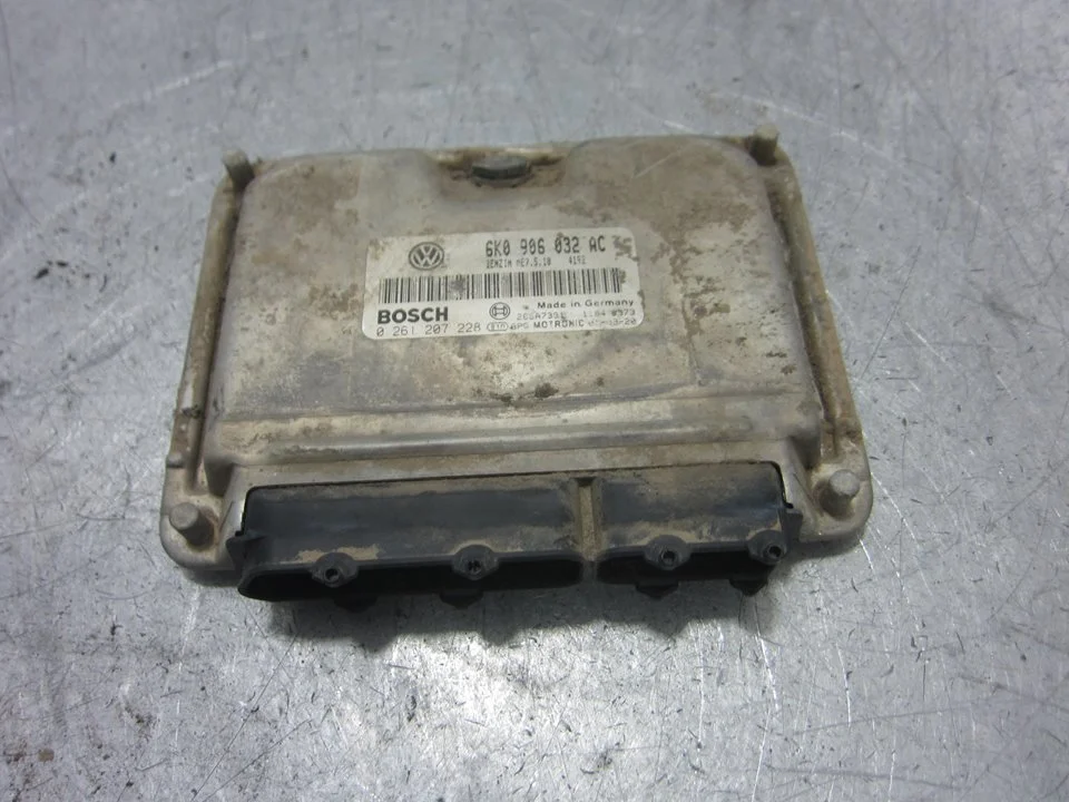 Foto de CENTRALITA MOTOR UCE SEAT IBIZA (6K1) 1.4 (60 CV / 44 KW) referencia 0261207228