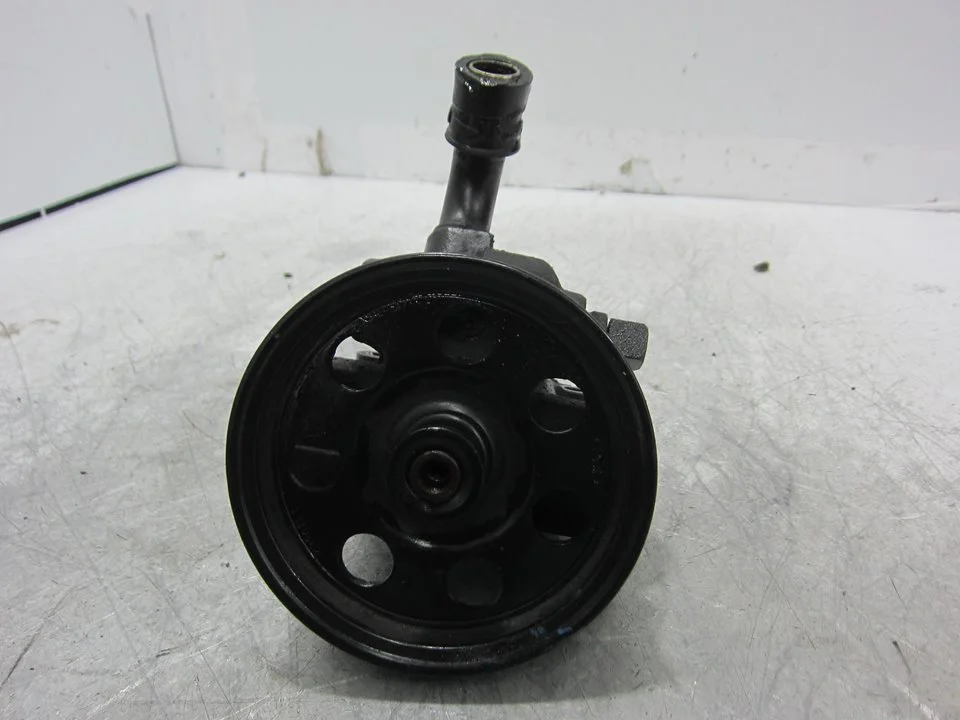 Foto de BOMBA DIRECCION FORD FOCUS BERLINA (CAK) referencia 0LD2703